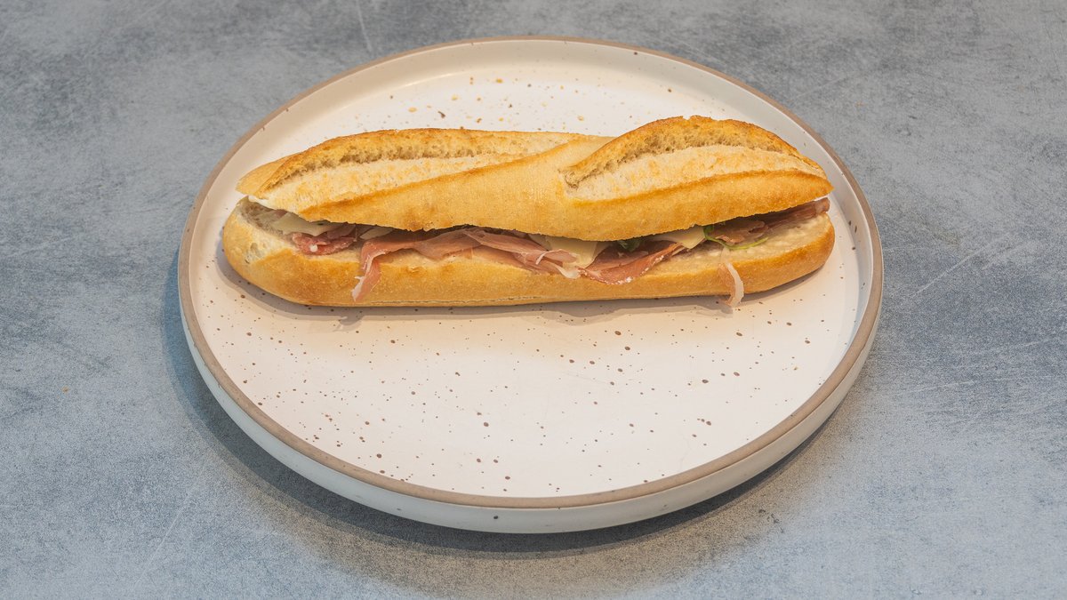 Μπαγκέτα λευκή με prosciutto